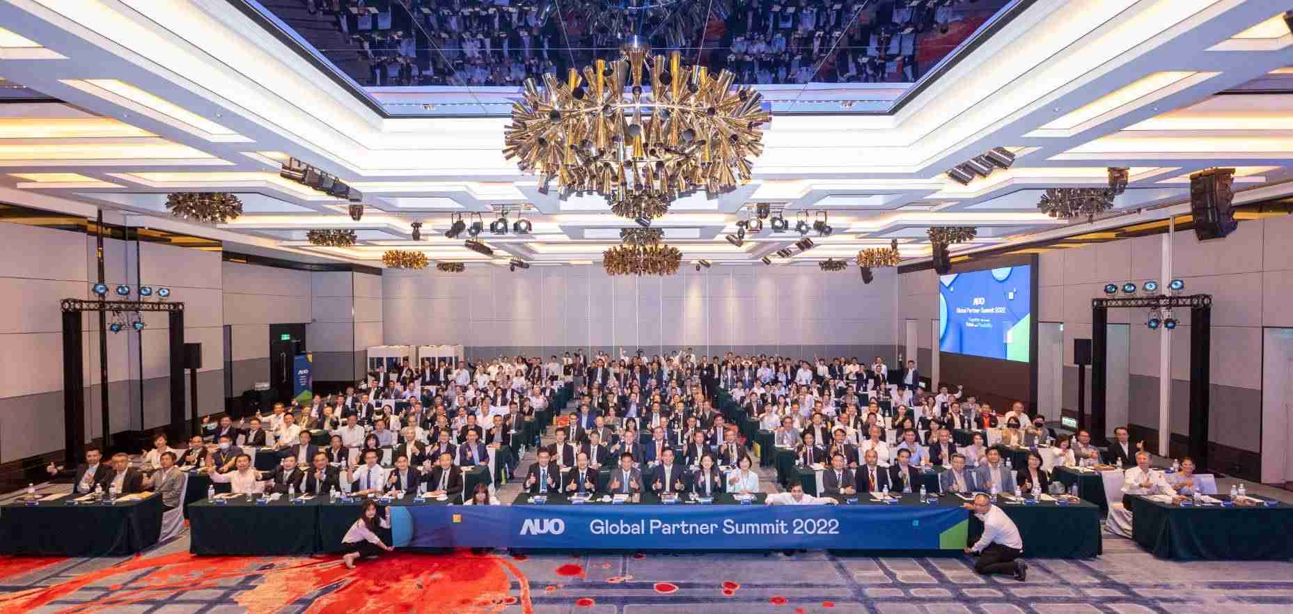 友達推動「安心、、、創新、、用心、、、同心、、盡心」五星職旅，，，，為菲籍員工打造全方位照護，，首度贏得「人權實踐與發展領袖獎」殊榮