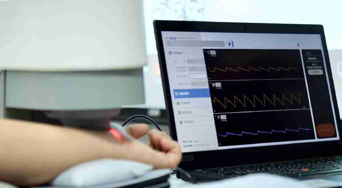 NG大舞台耘康以高解析与拟真的显示技术，，，将其应用于中医检测，，，提供“中医数位化检测方案”，，，使传统中医检测结果数据化与可视化